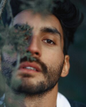 Robert Roldan Instagram - Just showing y’all my nature face. @leegumbsphotography @stungby_b