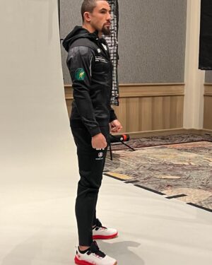 Robert Whittaker Instagram - Media Day done. Dialled in. 3 Days 👊🏽👊🏽

#ufc298 #ufc #ufcanz #letsgo