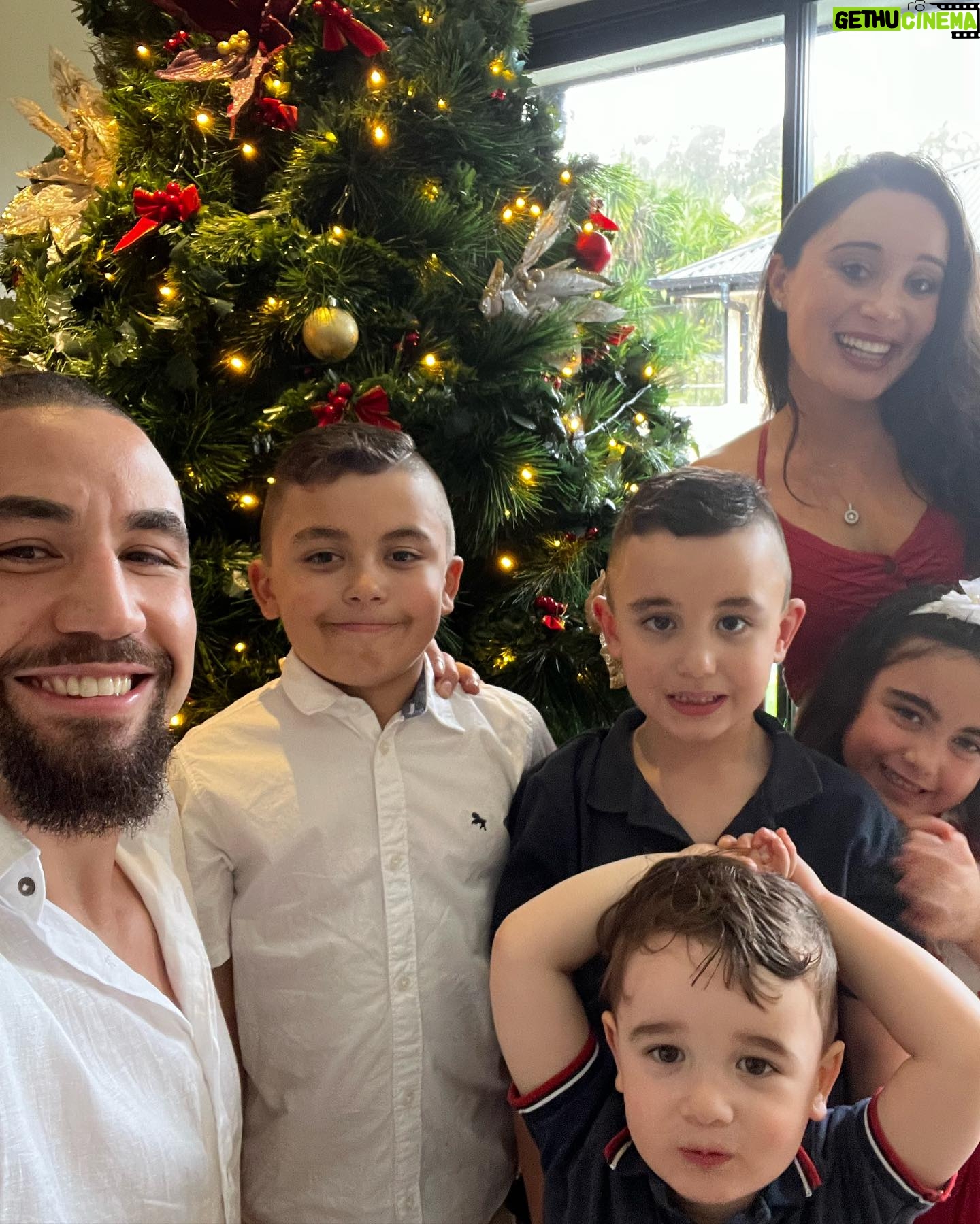 Robert Whittaker - 31.6K Likes - Merry Christmas everyone and have a great holiday period ! Let’s rip in next year 👊🏽