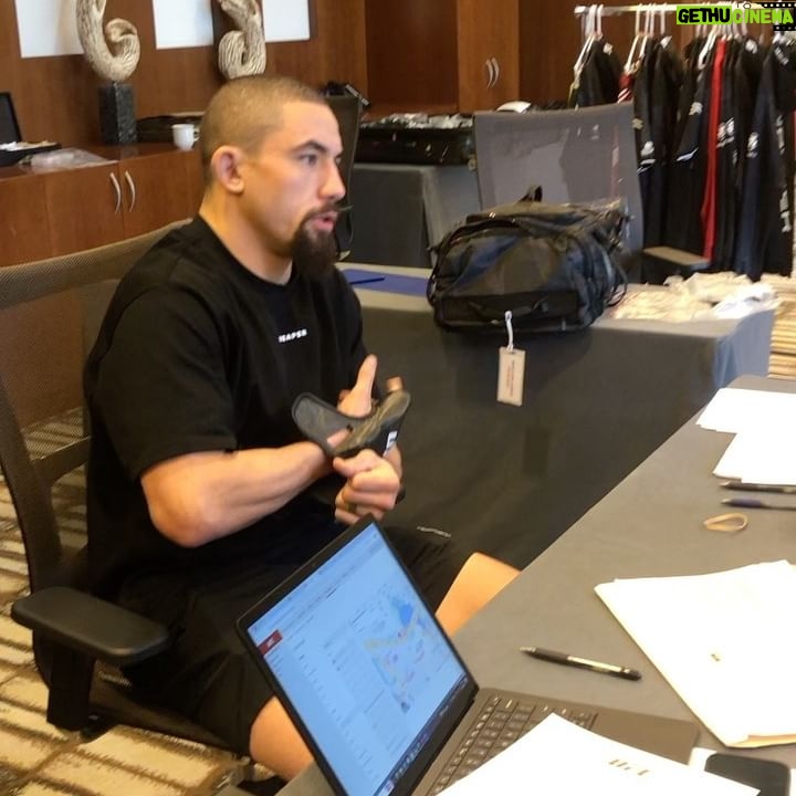 Robert Whittaker - 28.3K Likes - #ufc
#ufcanz
#saudiarabia