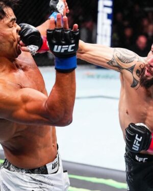 Robert Whittaker Instagram - Anaheim you were great, can’t wait to do it again. Thank you to my fans for all the love and support you send my way 👊🏽❤️