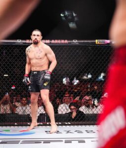 Actor Robert Whittaker HD Instagram Photos and Wallpapers June 2024