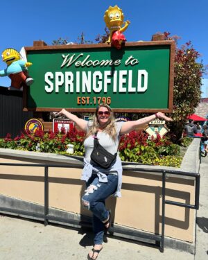 Roberta Blevins Instagram - A trip to @unistudios for Spring Break. I haven’t been since 1994. Nice upgrades. ⭐️ 🍄 🧱 🌱

#universalstudios #springbreak #momlife
