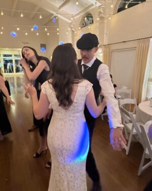 Roberta Blevins Instagram - My cousin James got married!!!🤵🏼‍♂️

Congrats to James and Charlotte for making it official!! And swipe to see some of my MASSIVE family 😂🤣 

And Aunt Jackie looking so cute! ☺️