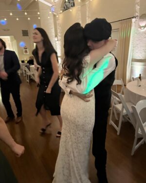 Roberta Blevins Instagram - My cousin James got married!!!🤵🏼‍♂️

Congrats to James and Charlotte for making it official!! And swipe to see some of my MASSIVE family 😂🤣 

And Aunt Jackie looking so cute! ☺️