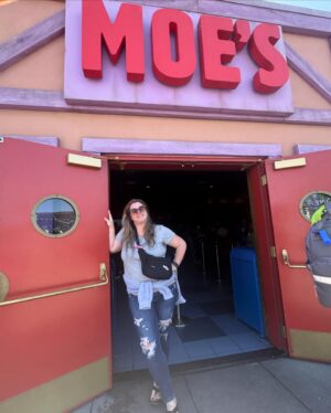 Roberta Blevins Instagram - A trip to @unistudios for Spring Break. I haven’t been since 1994. Nice upgrades. ⭐️ 🍄 🧱 🌱

#universalstudios #springbreak #momlife