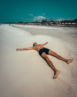 Roberto Cox Instagram - 🏝️ Vacaciones mode on.
🚫 No molestar.