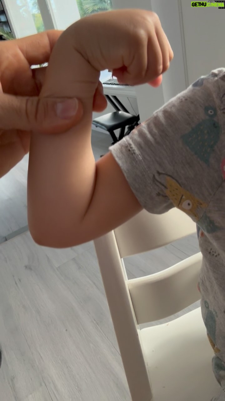 Roberto Leal - 8K Likes - El método infalible para comer brócoli (o no) 😅