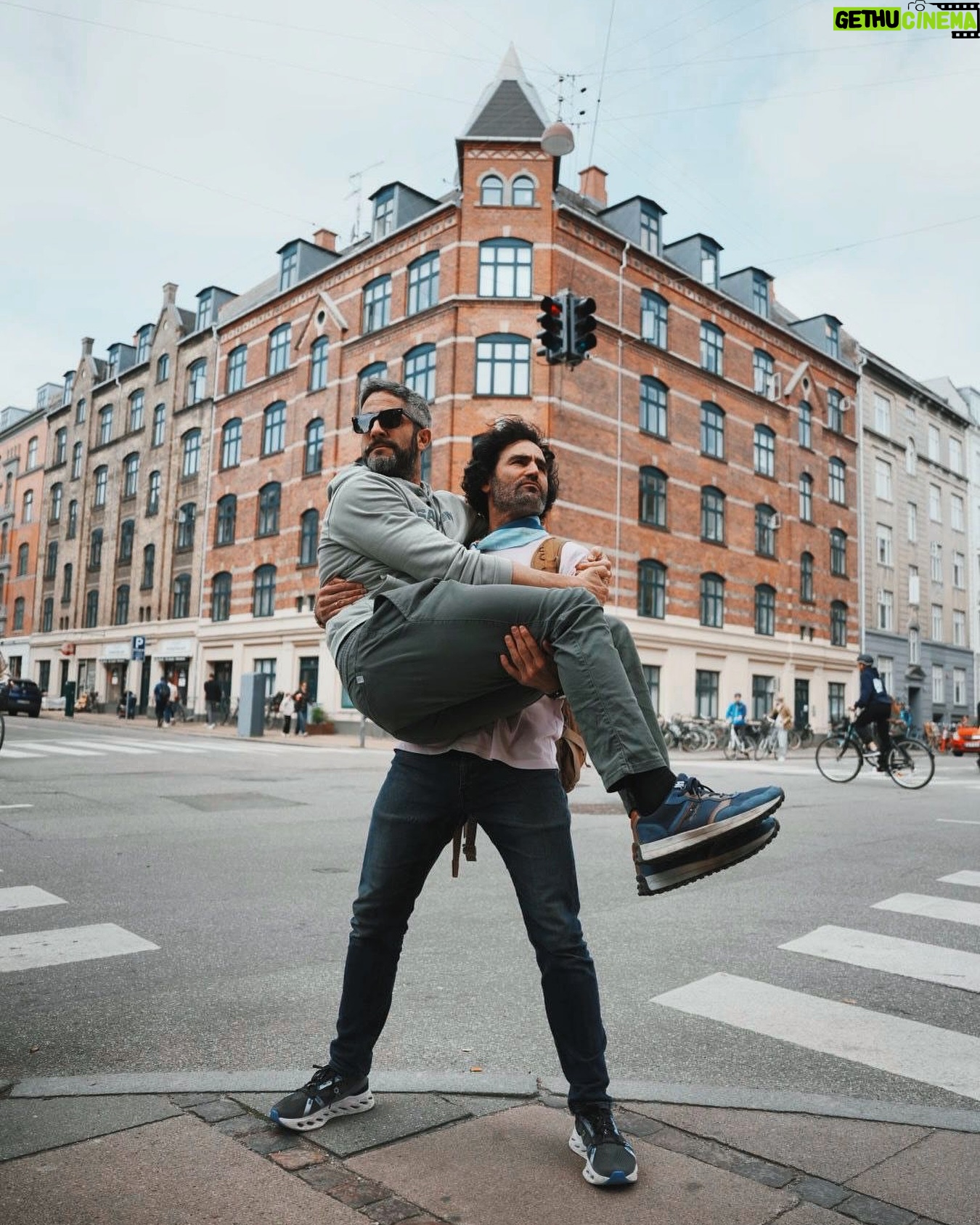 Roberto Leal - 5.9K Likes - Copenhague es una ciudad muy cómoda para hacerla a pie aunque yo cogí un tuctuc por un nórdico precio. Seguidnos para más consejos de guías turísticos.
@raulgomez82 🇩🇰