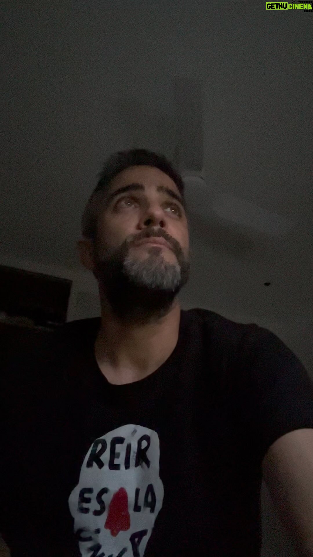 Roberto Leal - 7.3K Likes - Así no hay quien los duerma, @sararubio__ 😂😂😂😂