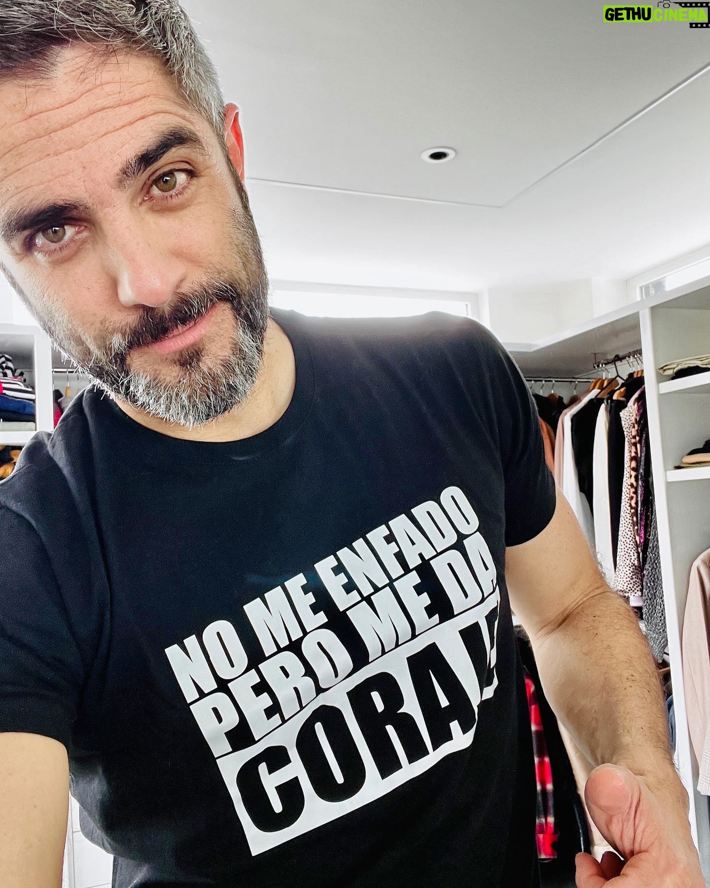 Roberto Leal - 12.3K Likes - No me enfado pero me da coraje 😂 Esas formas de hablar de mi tierra que dicen tanto sin tener que escribir demasiado. ¿Se os ocurren algunas más? ¿Las compartimos? #andaluciafacts #nuestraformadehablar #gloriadevocabulario