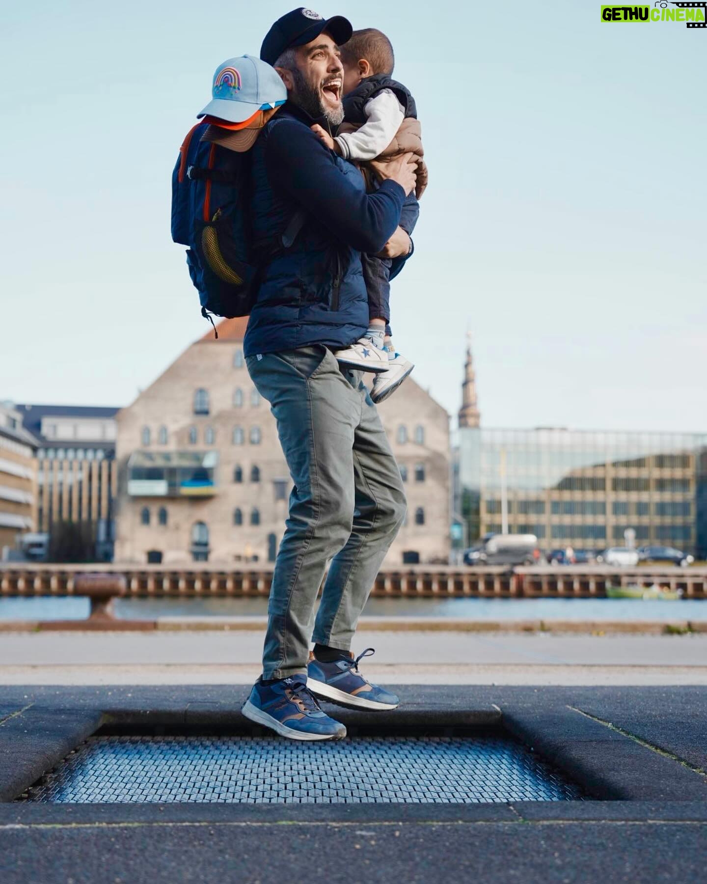 Roberto Leal - 6.2K Likes - Salta. Saltan. Hoppe. #copenhagen🇩🇰