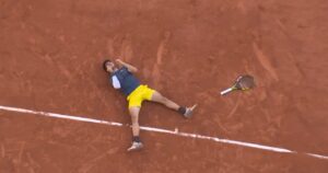 Roberto Leal Instagram - Increíble lo tuyo, @carlitosalcarazz. Viva la tierra que te parió 🎾 #rolandgarros