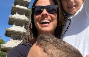 Roberto Leal Instagram - Y grita que la vida es bonita. Benditas sean todas las madres que estuvieron, que están y que siempre estarán ❤️ Porque son principio y final. Gracias por tanto. Feliz día de la madre.

@sararubio__ 🥰
@mercedesguillen_🤱🏻