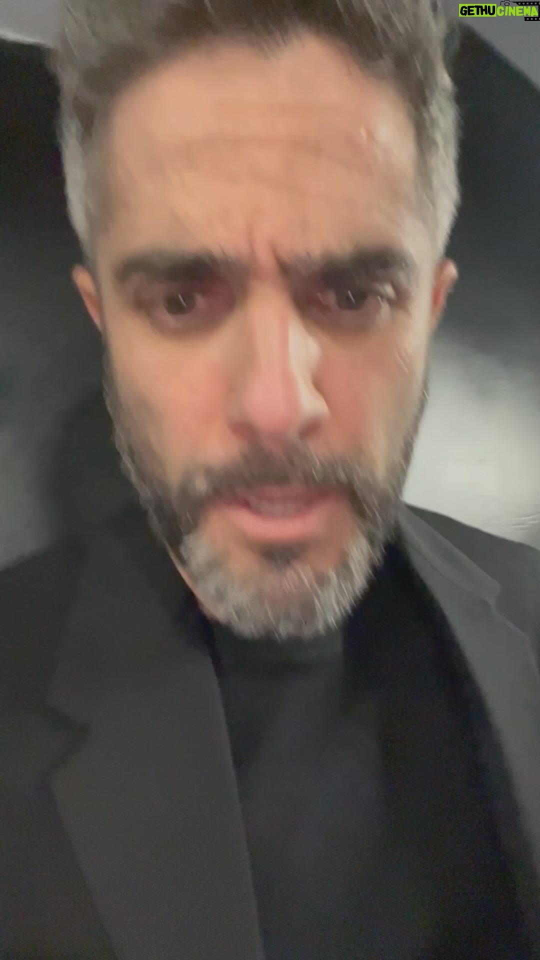 Roberto Leal - 4.5K Likes - Os dejo algunos momentos de lo que hemos vivido esta mañana en el #upfront2024 y que @juanrabonet y yo tardaremos en olvidar. Bueno, y el resto de compañeros de @atresmediacom que han disfrutado de tanto derroche de excelencia, danza y voz sobre el escenario 😂 ¡Viva la tele y Melendi!