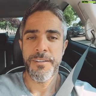 Roberto Leal - 7.1K Likes - Felices vacaciones….🙄