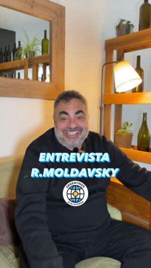 Roberto Moldavsky Instagram - 🎤🤣ENTREVISTA: ROBERTO MOLDAVSKY⤵️

El exitoso humorista argentino, Roberto Moldavsky, se presenta en España (Madrid y Barcelona):

📍MADRID (Teatro Alcázar: Calle Alcala,20)
📌Los días 23, 24, 30 y 31 de octubre de 2023.
⏱️A las 20.00hs.

📍BARCELONA (Teatro Borrás: Pl.d’Urquinaona,9)
📌Los días: 25 de octubre y 2 de noviembre de 2023.
⏱️ A las 22.30hs.

🔹Entrevista por: @argentinosenexterior
🔹Productora: @33producciones
🔹Productora: @rgbredes
🔹Show: @moldavskyroberto 
🔹Catering: @tita.debuenosaires 

¿LO VISTE A MOLDAVSKY EN ARGENTINA O EN EL EXTERIOR?

#moldavsky #humor #humoristas #teatro #argentinos #argentinosenespaña #argentinosenelmundo #argentinosenmadrid #argentinosenbarcelona