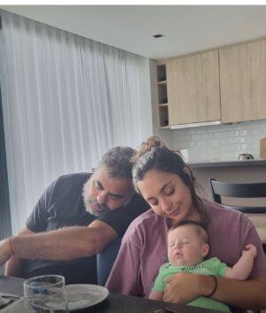 Roberto Moldavsky Instagram - Hoy cumple años Gali. Solo escuchar su voz me cambia todo. Es tantas cosas que me cuesta explicarlo, no quiero llenarla de elogios que van creer que son de padre baboso, pero Gali es una hija soñada. Te amo @galiamoldavsky y te deseo todo lo mas hermoso que se le pueda desear a alguien
