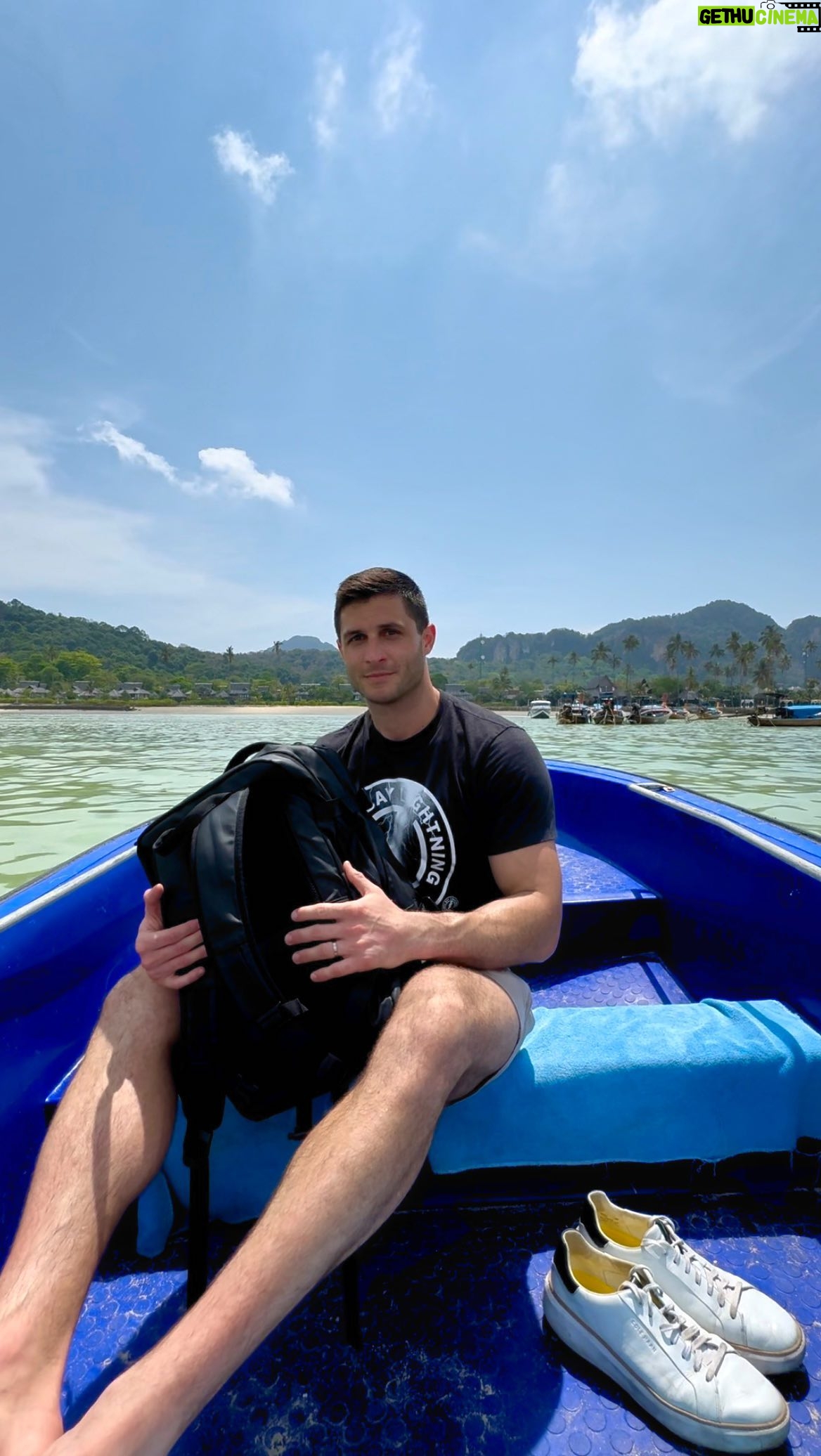 Roberto Portales - 3.5K Likes - Taxi -> Plane -> Van -> Ferry -> Small Boat -> Smaller Boat 😆 #journey #travel #phiphiisland #island #thailand #boat