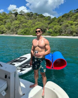 Roberto Portales Instagram - First time in Costa Rica, but it won’t be the last #costarica #puravida #boat #tropical #travel
