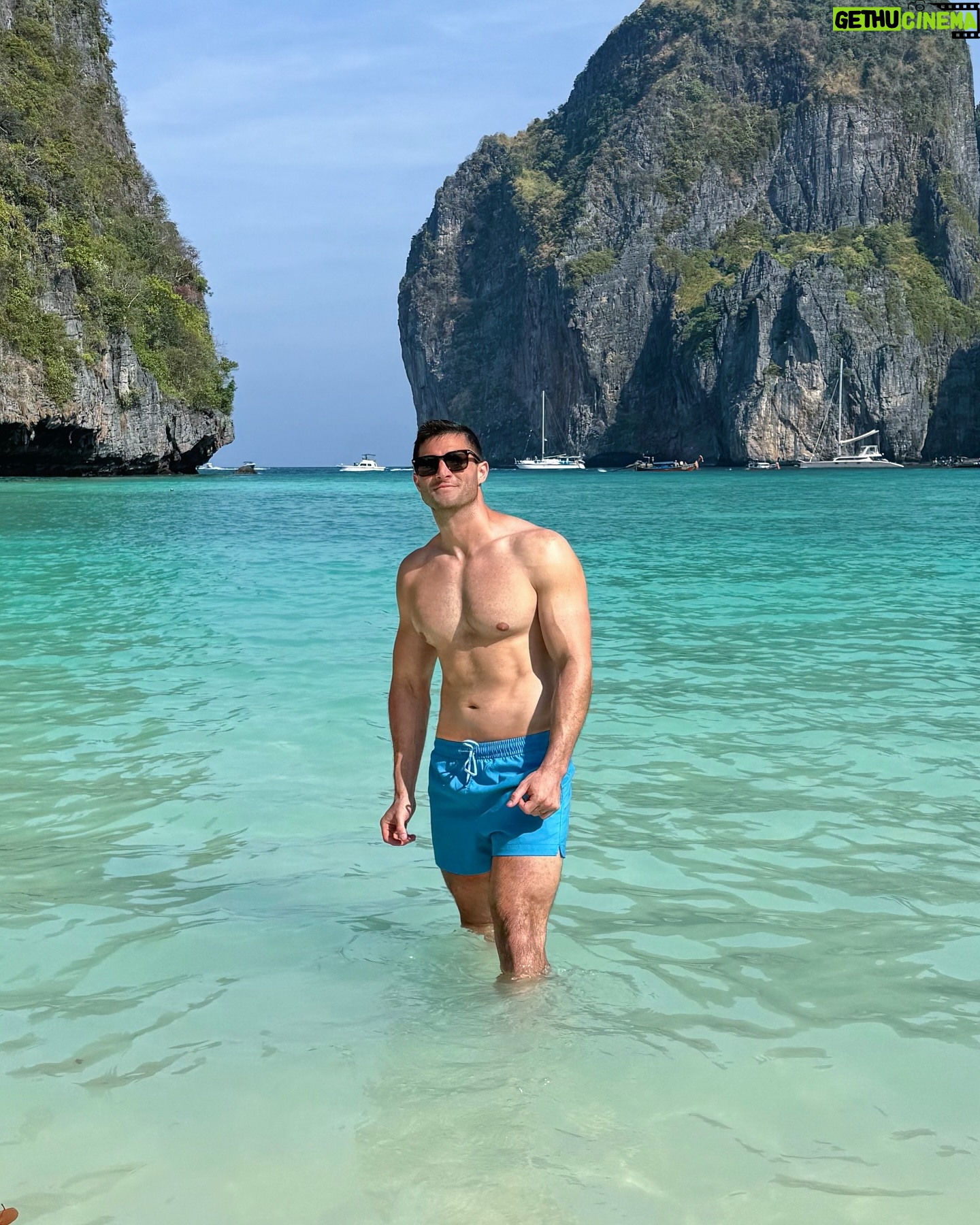 Roberto Portales - 3 Likes - Already planning a return trip 🇹🇭 😆 #tbt #thailand #travel #island #mayabay #TheBeach #beach #fitness