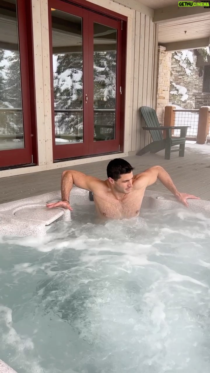Roberto Portales - 99.4K Likes - A must after a long ski day 😌 #jacuzzi #hottub #winter #relax #speedo
