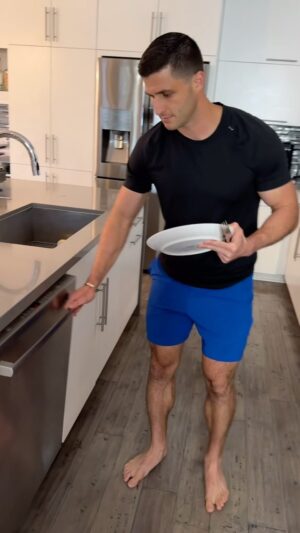 Roberto Portales Instagram - I just don’t get it 🤦🏻‍♂️ #marriedlife #husbands #dishwasher #chores #husband
