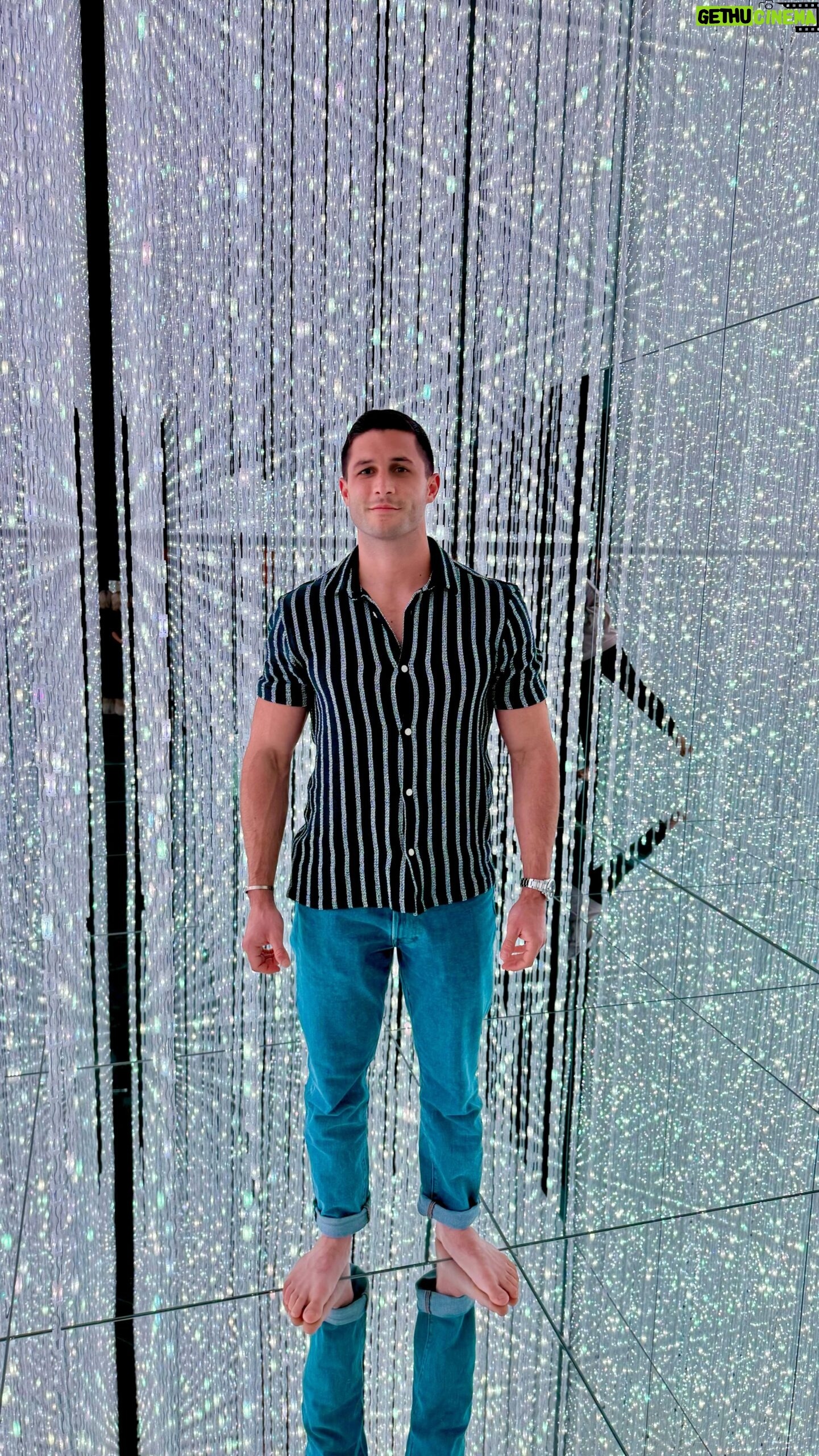 Roberto Portales - 5.4K Likes - The best immersive art I’ve experienced…and yes, I know I’m camp 😆 #teamlabplanets #tokyo #immersiveart #art #artexhibition