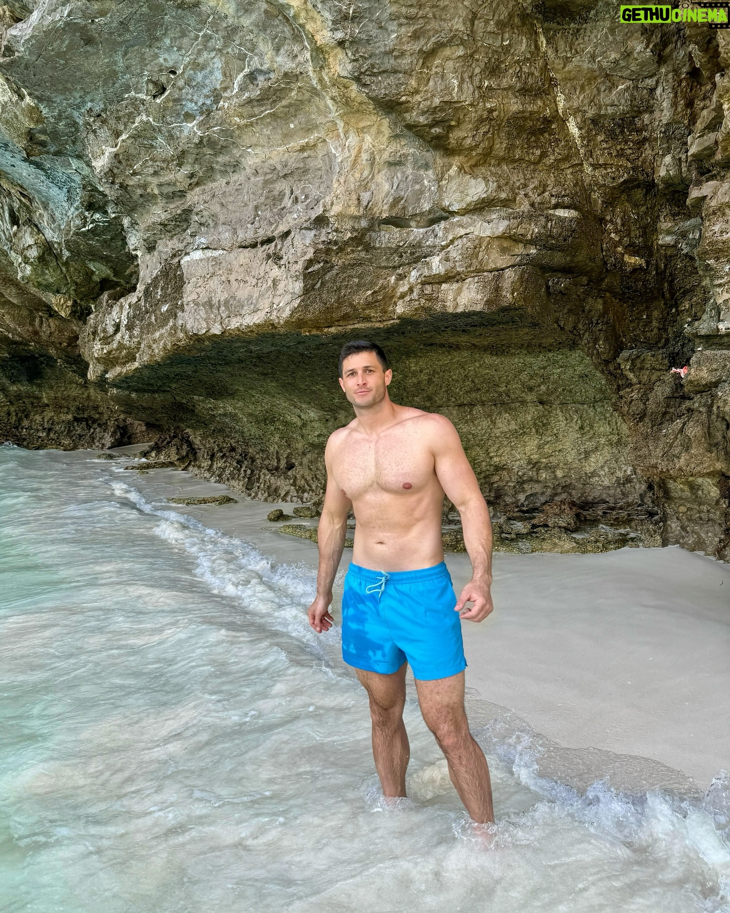 Roberto Portales - 3 Likes - Wish we could have stayed longer #throwback #mayabay #TheBeach #beach #travel #thailand #phiphiisland