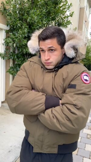 Roberto Portales Instagram - When it drops below 60°F in Los Angeles 🥶 #losangeles #winter #jacket #coldweather #warmblood
