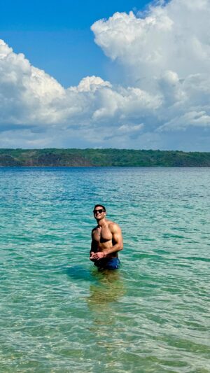 Roberto Portales Instagram - The most relaxed I’ve been in a long time 😌🐬🐒🇨🇷 #puravida #costarica #relax #peaceful #travel