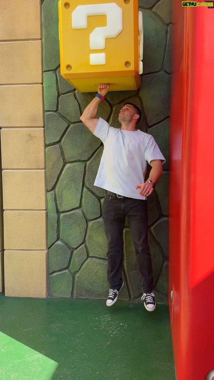 Roberto Portales - 3.4K Likes - Couldn’t find a Super Mushroom 🍄 😆 #supermario #nintendo #universalstudiosjapan #mario #themepark