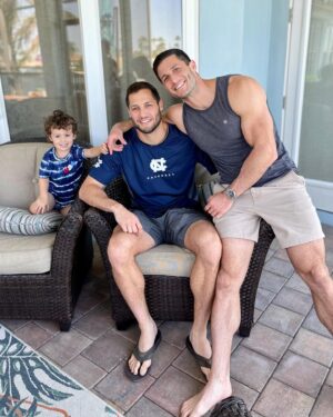 Roberto Portales Instagram - Guess who’s his favorite uncle? #family #nephew #brothers #uncle #familytime