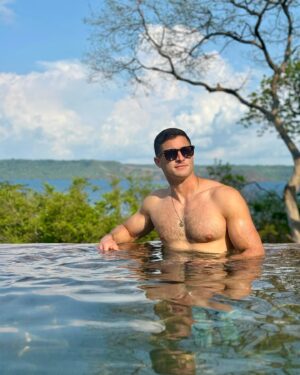Roberto Portales Instagram - Pura Vida 🇨🇷 #weekendgetaway #costarica #pool #pooltime #travel