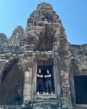 Roberto Portales Instagram - #TBT to our Tomb Raider days 🇰🇭 #siemreap #bayon #temple #travel #husbands #cambodia #angkorthom
