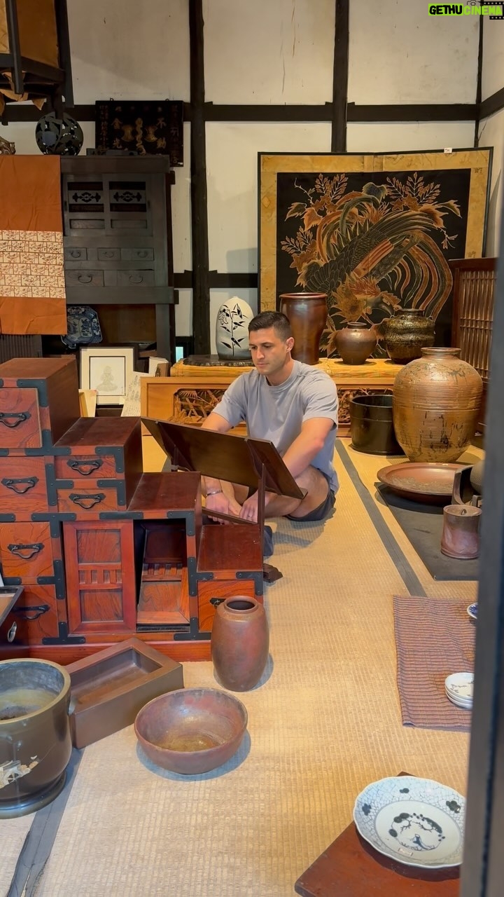 Roberto Portales - 3K Likes - In another life, I’d live in Japan 🇯🇵 #throwback #noshoes #kyoto #travel #culture #japan