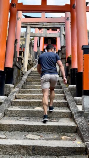 Roberto Portales Instagram - Trevor makes sure we do a least a few thousand stairs every trip 😆 But, they’re worth it! #shrine #stairs #cardio #travel #kyoto #japan