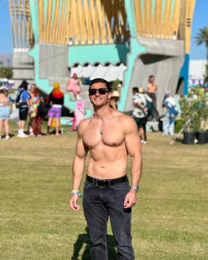 Roberto Portales Instagram - Always a vibe 🌵 #coachella #musicfestival #goodvibes #fitness #desert