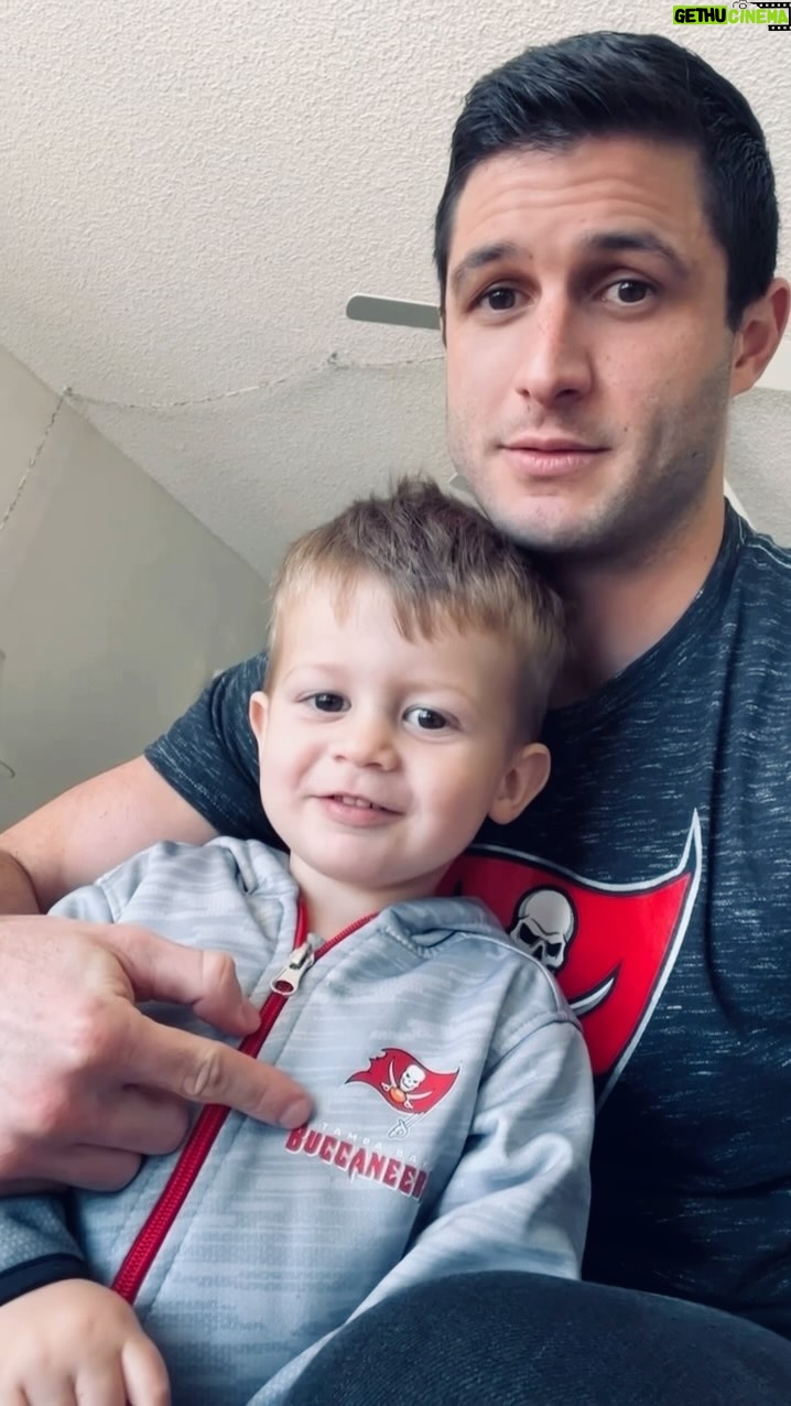 Roberto Portales - 3.6K Likes - Teach ‘em young 🏴☠️🏈 #GoBucs #nephew #uncle #buccaneers #football