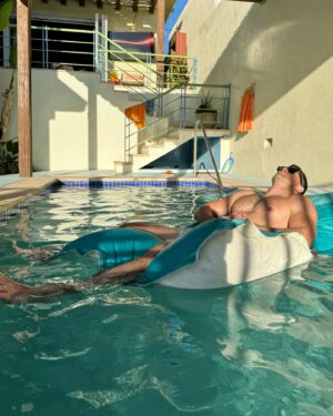 Roberto Portales Instagram - Lazy Sunday 😴 #pooltime #relax #pool #healthandwellness #fitness