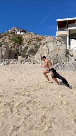Roberto Portales Instagram - This puppy is wearing me out 🐶😅 #beachrun #puppy #beach #speedo #fitness #dog #cardio