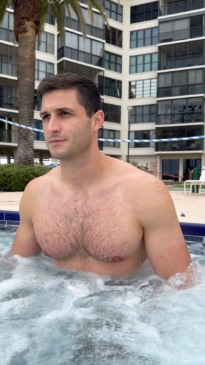 Roberto Portales Instagram - Just a quick little dip #hottub #relaxing #fitness #health #pooltime