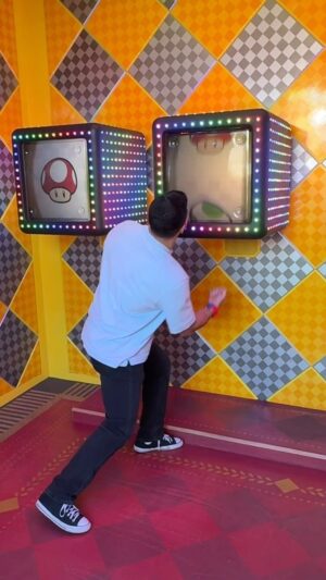Roberto Portales Instagram - Husband Vs. Husband #competition #nintendoworld #nintendo #universalstudiosjapan #husbands