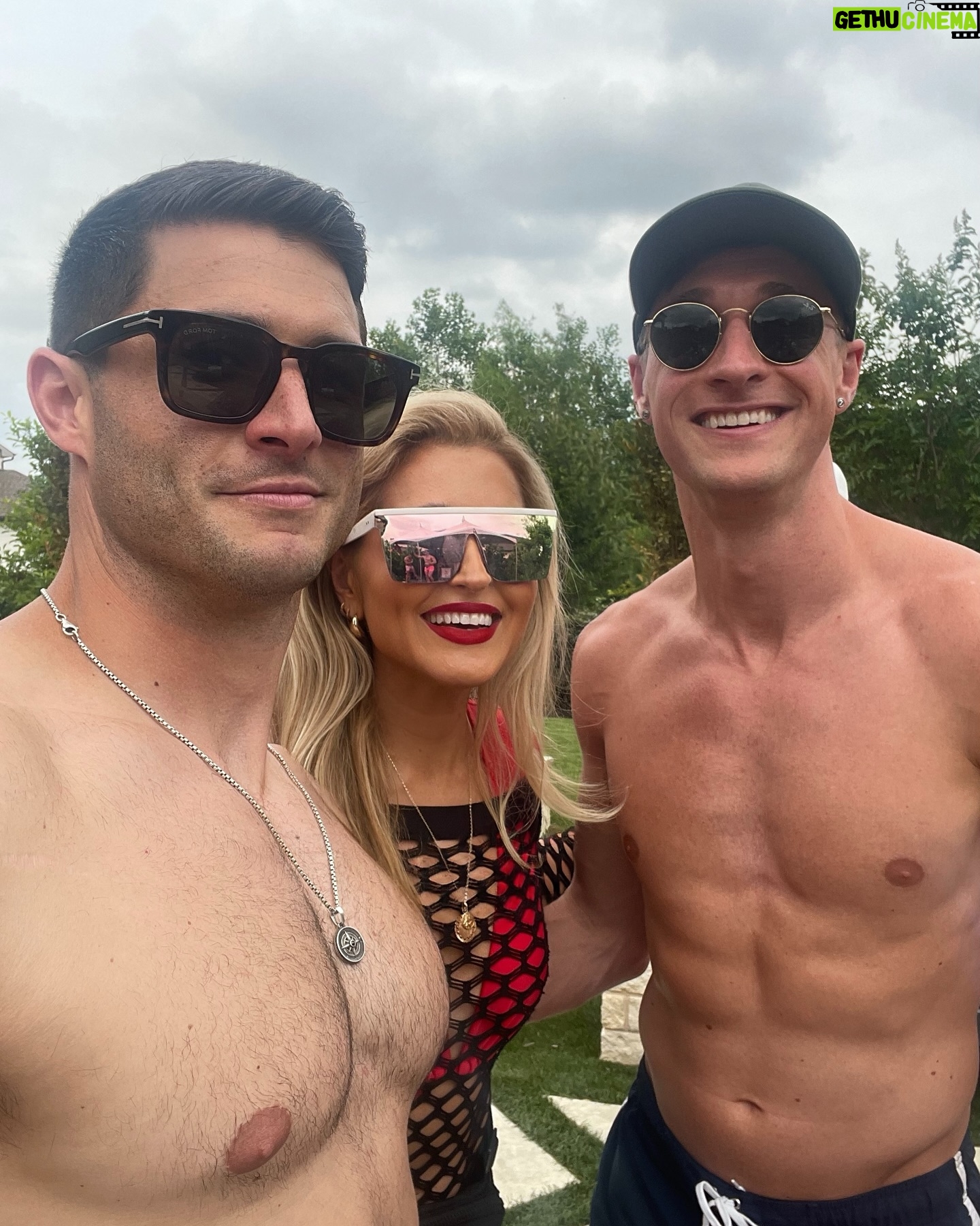 Roberto Portales - 3 Likes - Happy Cinco #dallas #cincodemayo #poolparty #cinco #weekendvibes