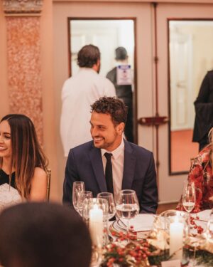 Roberto Urbina Instagram - Celebrando la navidad con @carolinaherrera #carolinaherrera

📸: @sebastiangcardone