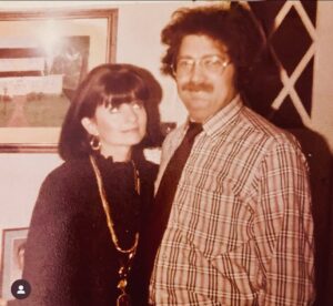Robi Ludwig Instagram - Happy Anniversary to the best couple I know, my parents!
Mom and Dad, you are an inspiration to all who know you! Cheers to many more anniversaries to come!🥂🎉

PS Doesn’t my dad look like @alberteinstein here?