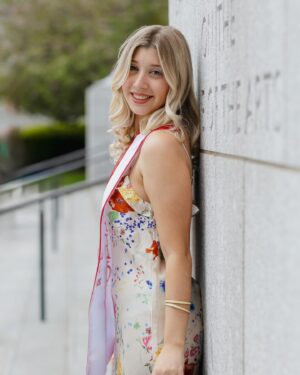 Robi Ludwig Instagram - Sending a big congrats to my daughter @jaimie.ludwig for graduating with honors from @bostonu this weekend. We all loved sharing this special moment withe you. I know you will be tremendously successful in your chosen field. Cheers to the journey ahead.🥂 I am so excited for you! Xoxxoxoxo