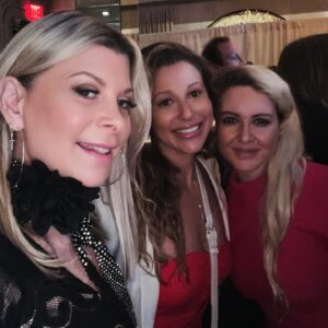 Robi Ludwig Instagram - Thank you David Perozzi for bringing me to this funtastic book party @huntandfish for none other than @scaramucci Congrats, Anthony! It was definitely the place to be with @chrisccuomo @chrischristie @ritacosbyshow @valgreenberg and many other familiar faces showing up to celebrate.

Dress @foxsdesigner 

#bookparty #anthonyscaramucci #himtamdfish #tvlive #nyc  #broadwayworld