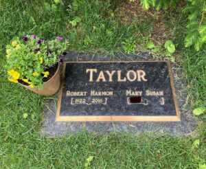 Robin Lord Taylor Instagram - Remembering my dad today. Sending love and gratitude to all veterans, those currently in service, and all of their families. ❤️