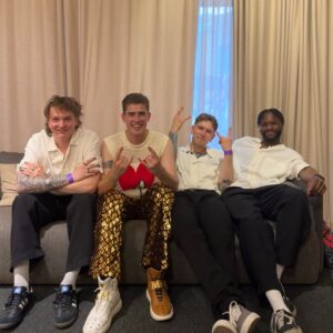 Robin Packalen Instagram - Kesän ensimmäinen keikka uudella kokoonpanolla!! Kiitos kaikille jotka oli #ketämeitnyoli Allas Sea Pool keikalla🔥 Täst on hyvä jatkaa🕺🏻